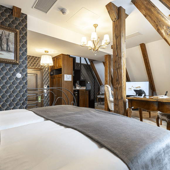 Luxusná izba s drevenými trámami