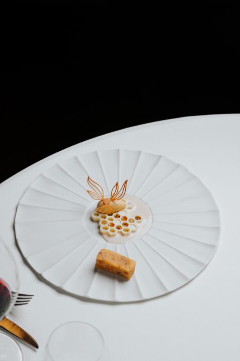 Dessert im ARTE Restaurant auf weißem Teller
